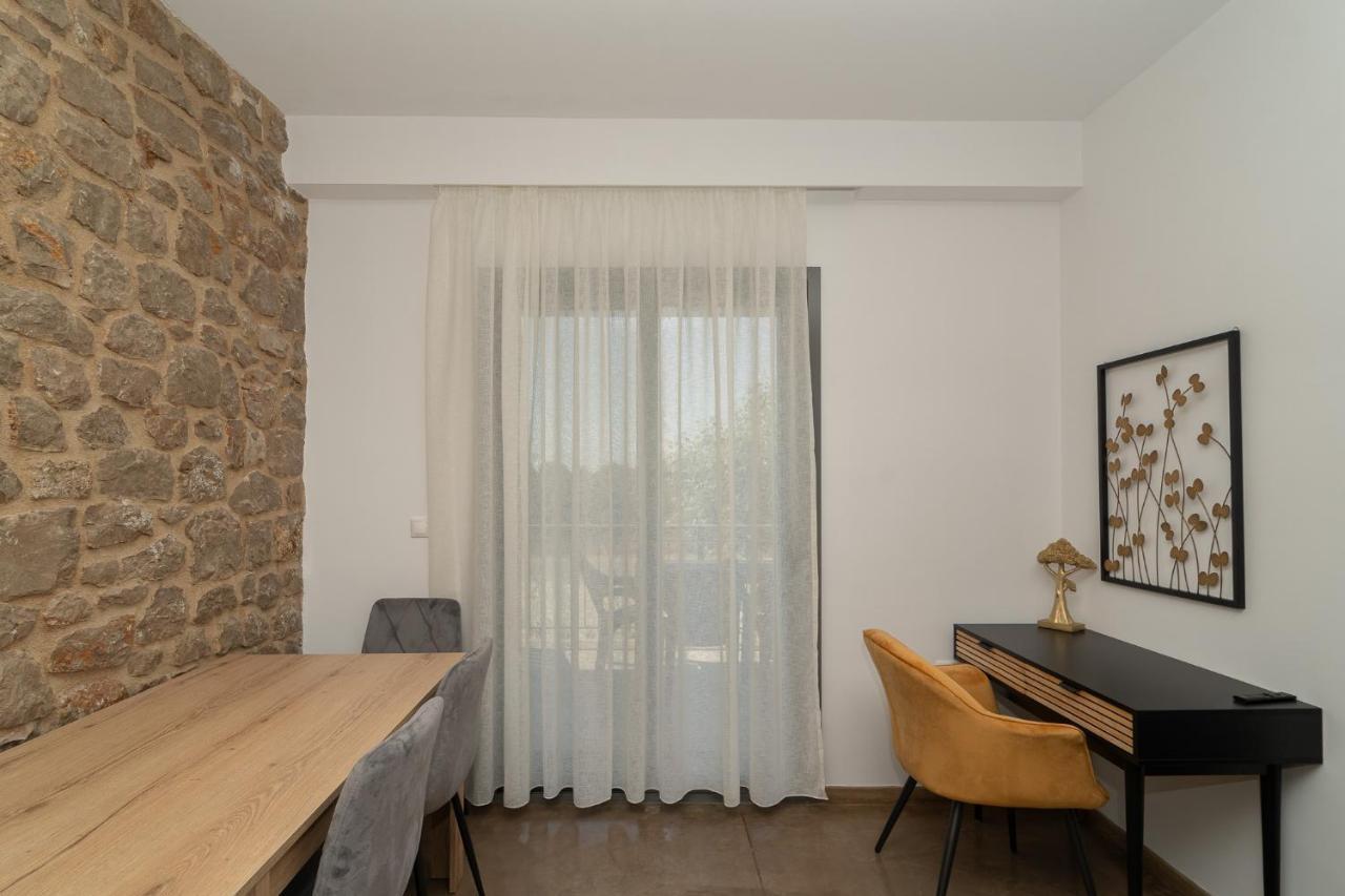 Lithos Suites Finikounta Exteriör bild