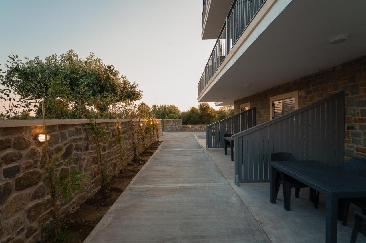 Lithos Suites Finikounta Exteriör bild